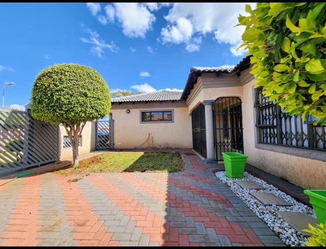 3 BEDROOM PROPERTY TO RENT IN THE ORCHARDS